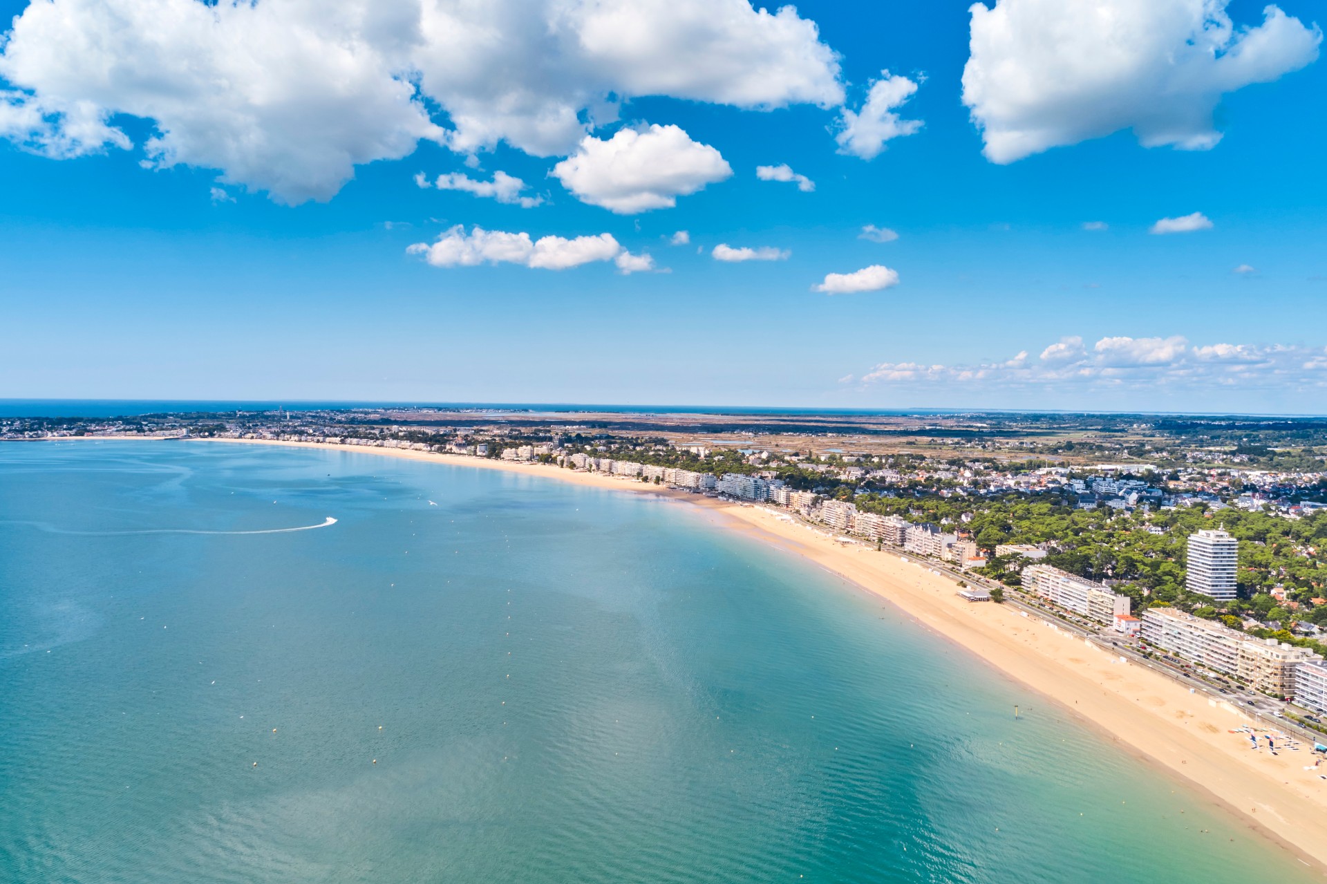 Vue aérienne de la baie de La Baule, secteur prisé pour la location saisonnière